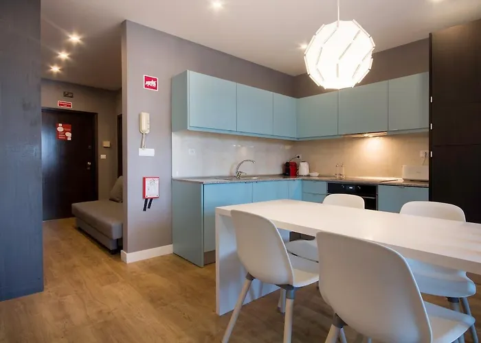 446 Gale Modern Elevator,parking *