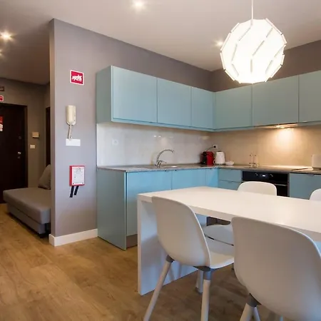 446 Gale Modern Elevator,parking *