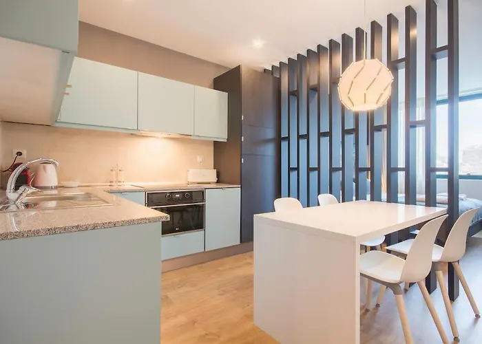 446 Gale Modern Elevator,parking *